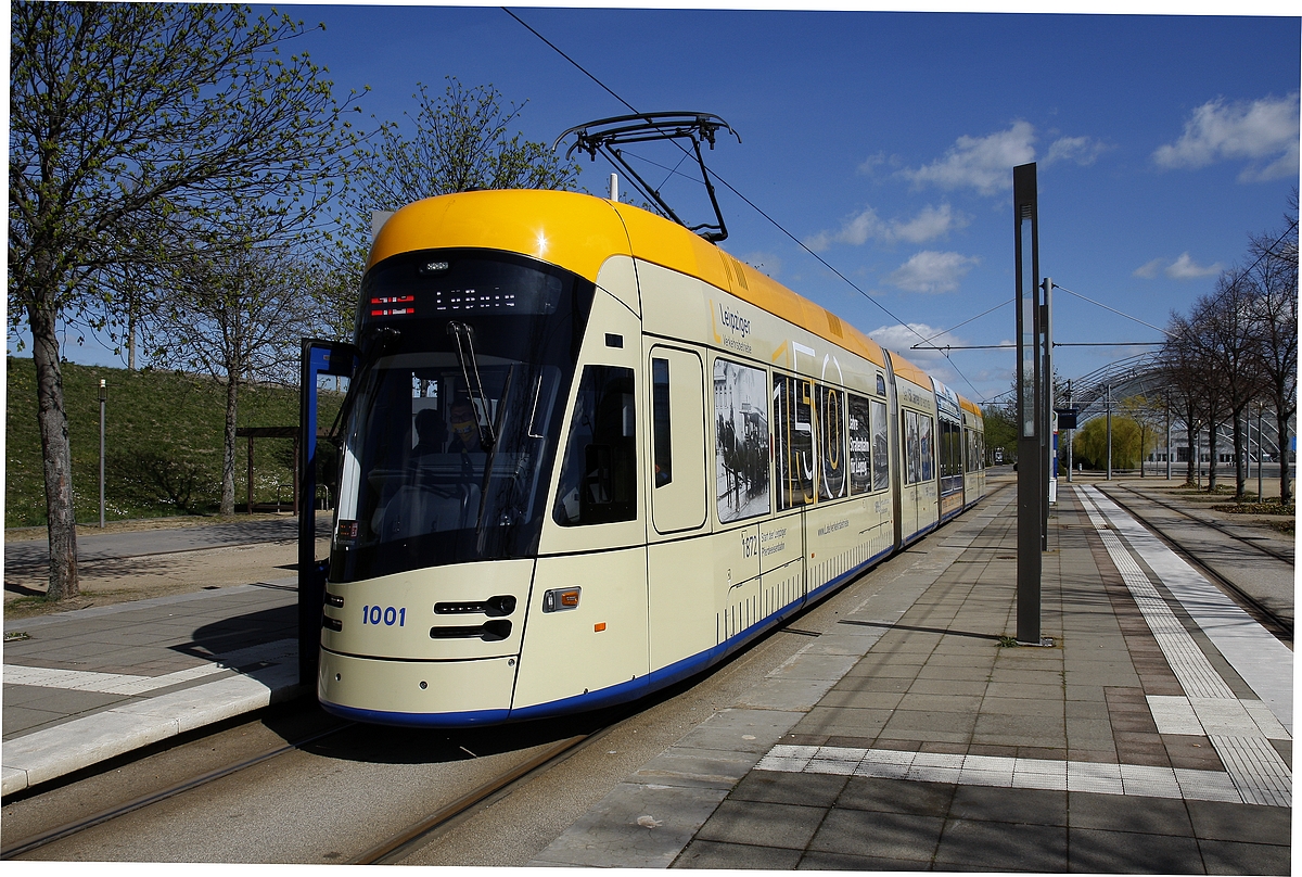 Mit der 1001 feiern die Leipziger Verkehrsbetriebe 150 Jahre Leipziger Straßenbahnen.
Aufgenommen am 16.04.2022 in der Endstelle Messe Leipzig