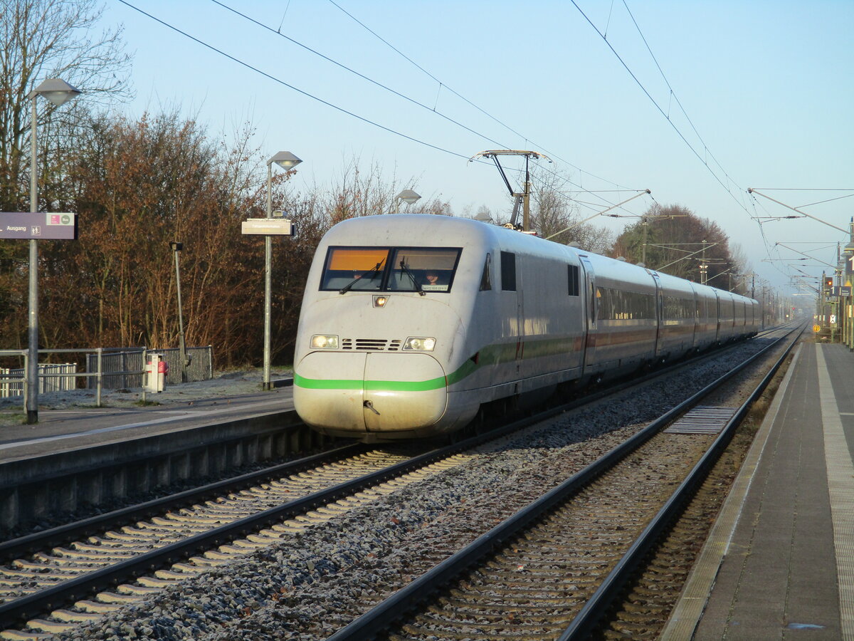 Mit 120km/h rauschte der 402 014,am 18.Januar 2022,durch Greifswald Süd,nach Berlin.