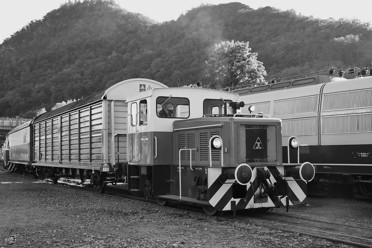 Mit der 1972 gebauten Diesellokomotive D8 wurden Anfang Oktober 2021 in Brohl-Lützing Führerstandsmitfahrten angeboten.