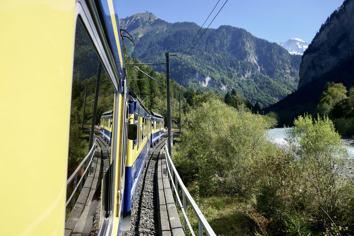Mit den ABeh 4/4 II 311–313 auf Abschiedsfahrt am 19.9.25 vor Zweilütschinen.