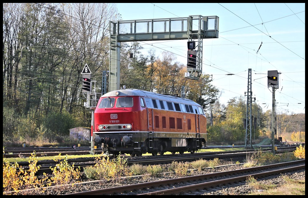 Mit alter Bezeichnung kam V 169001 am 12.11.2022 über die Rollbahn von Schwerte aus um 12.14 Uhr durch den Bahnhof Hasbergen. 