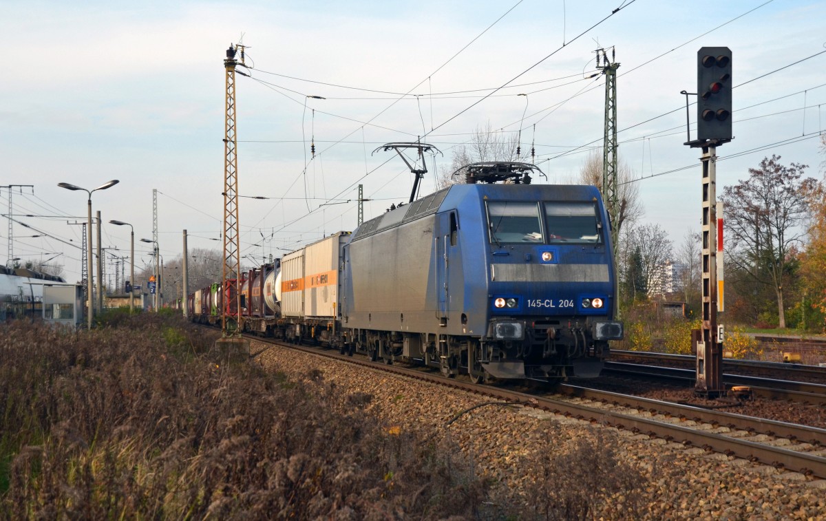 Mit Bertschi-Containern am Haken rollte 145-CL 204 am 22.11.14 durch Leipzig-Thekla Richtung Schönefeld.