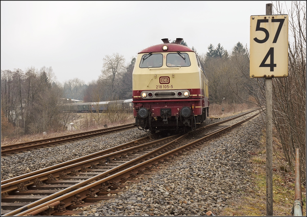 Mit Dampf zum Gotthard. 218 105-5 zieht im Abschnitt Hergatz-Kisslegg. März 2018