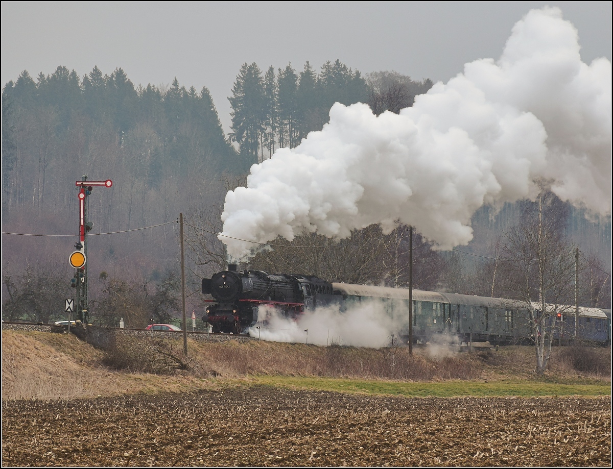 Mit Dampf zum Gotthard. Anfahrt in Roberg mit Zuglok 01 150. Mrz 2018