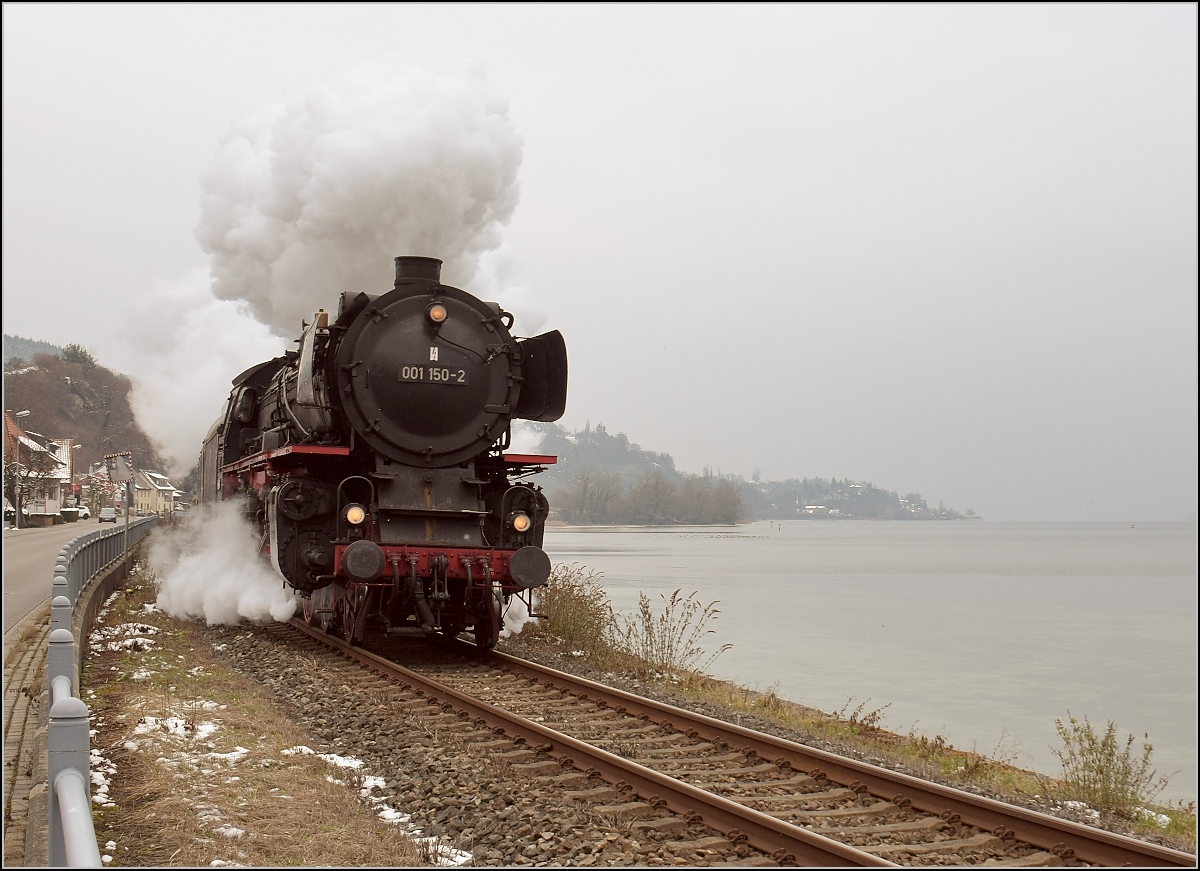 Mit Dampf zum Gotthard. Durchfahrt Sipplingen mit Zuglok 01 150. Mrz 2018
