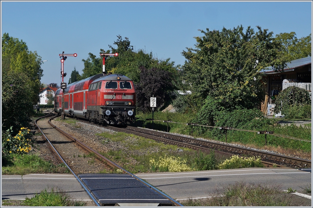 Mit der DB 218 435-8 erreicht der RE 27661 von Laupheim West nach Lindau Hbf Nonnenhorn.

25. Sept. 2018