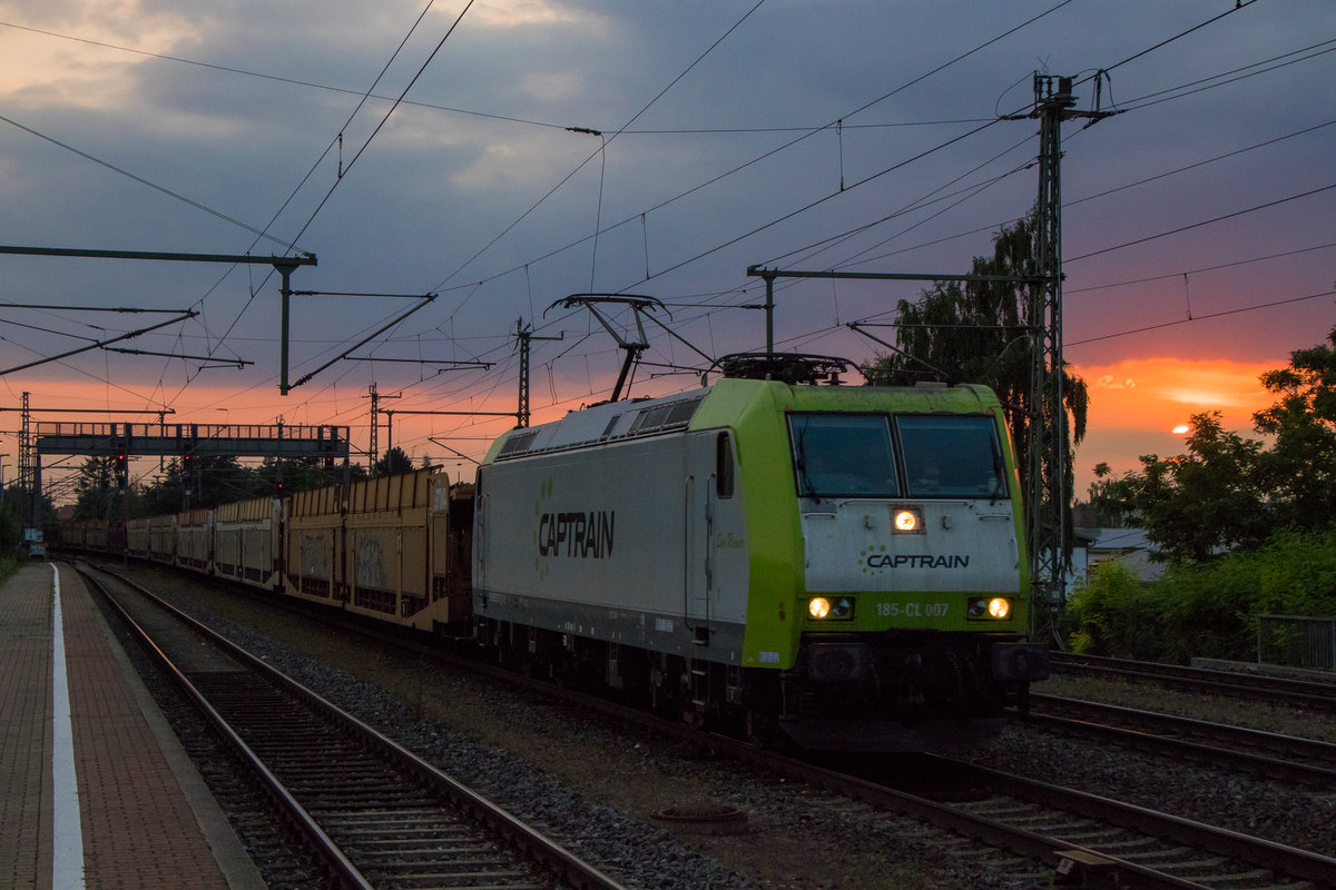 Mit dem allerallerallerletztem Licht;) 185 507-1 ist am 19. Juli 2019 in Niederndodeleben zu sehen. 