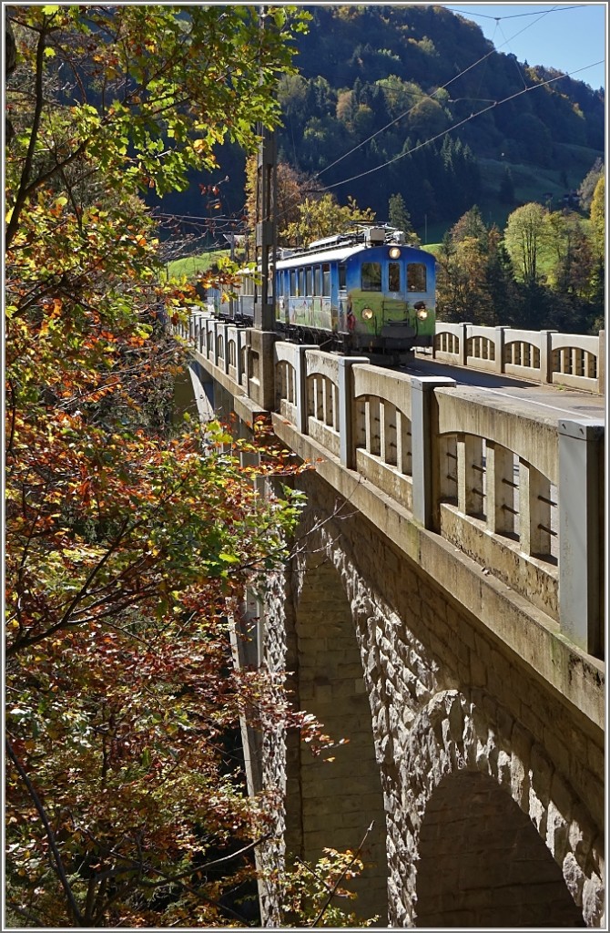 Mit dem ASD BDe 4/4 Nr.2 an der Spitze erreicht der Extrazug in Kürze Le Sépey.
(18.10.2014) 