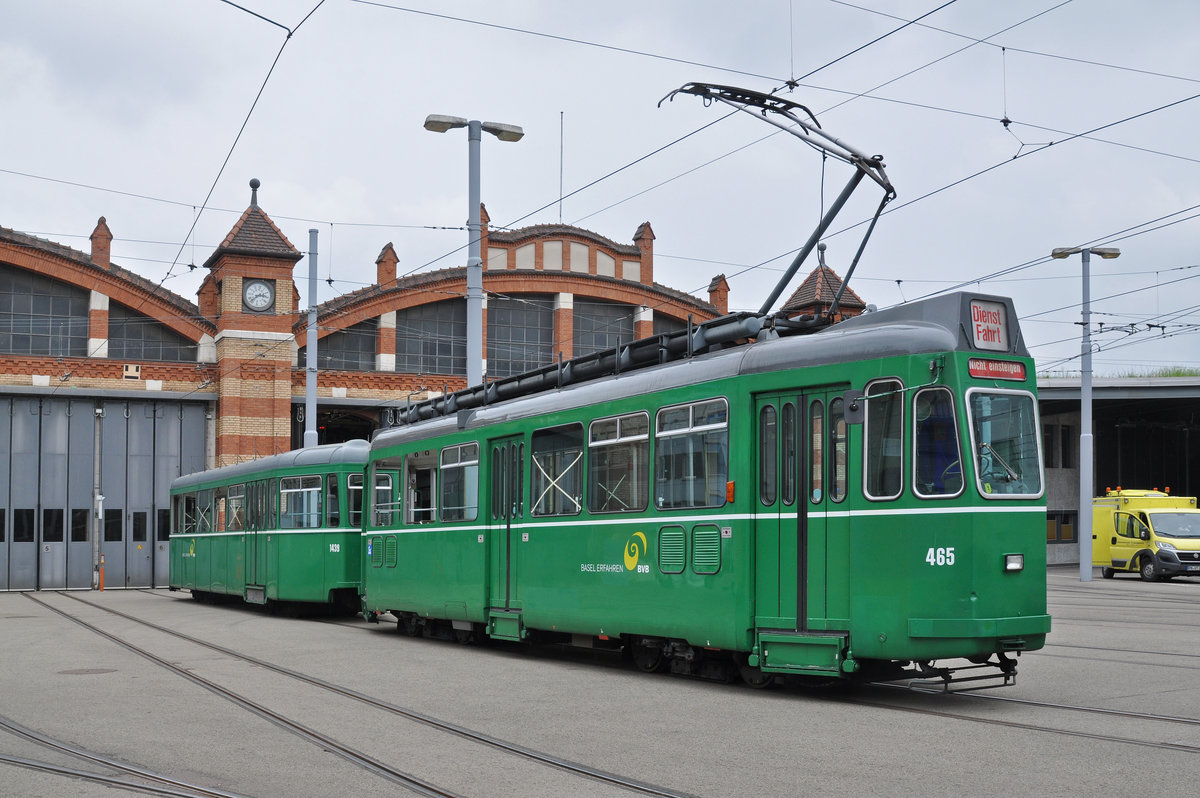 Mit dem ausgemusterten Be 4/4 465 und dem B 1439, fand am 11.05.2016 eine Polizei Übung statt. Dabei wurden mehrere Scheiben eingeschlagen. Nach der Übung steht der Zug noch auf dem Hof des Depots Wiesenplatz, wo diese Aufnahme entstand.