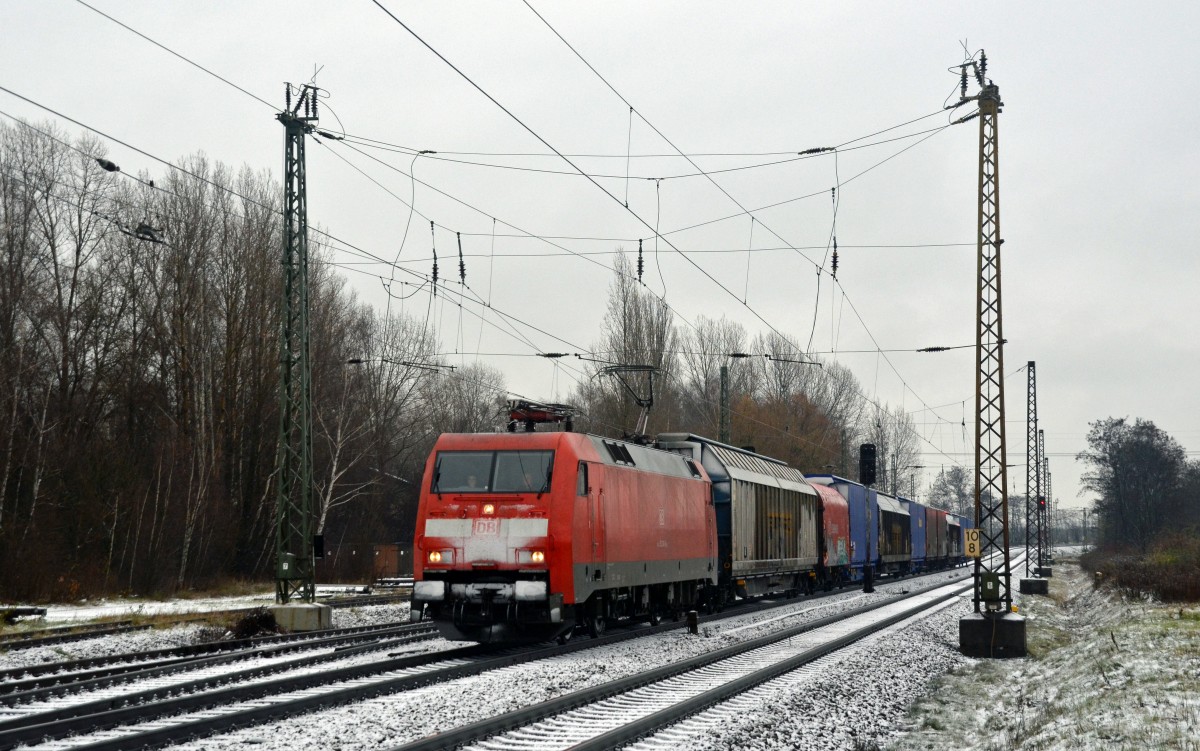 Mit dem Autoteilezug aus Zwickau-Mosel fuhr 152 061 am 28.11.15 durch Leipzig-Thekla Richtung Mockau.