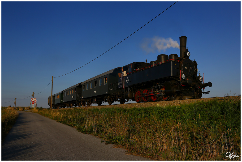  Mit dem Dampfzug zum Kruterfest  - Dampflok 92.2271 vom MLV, fhrt mit einem Sonderzug von Schwarzenau nach Zwettl. 
Gerotten 15.8.2013