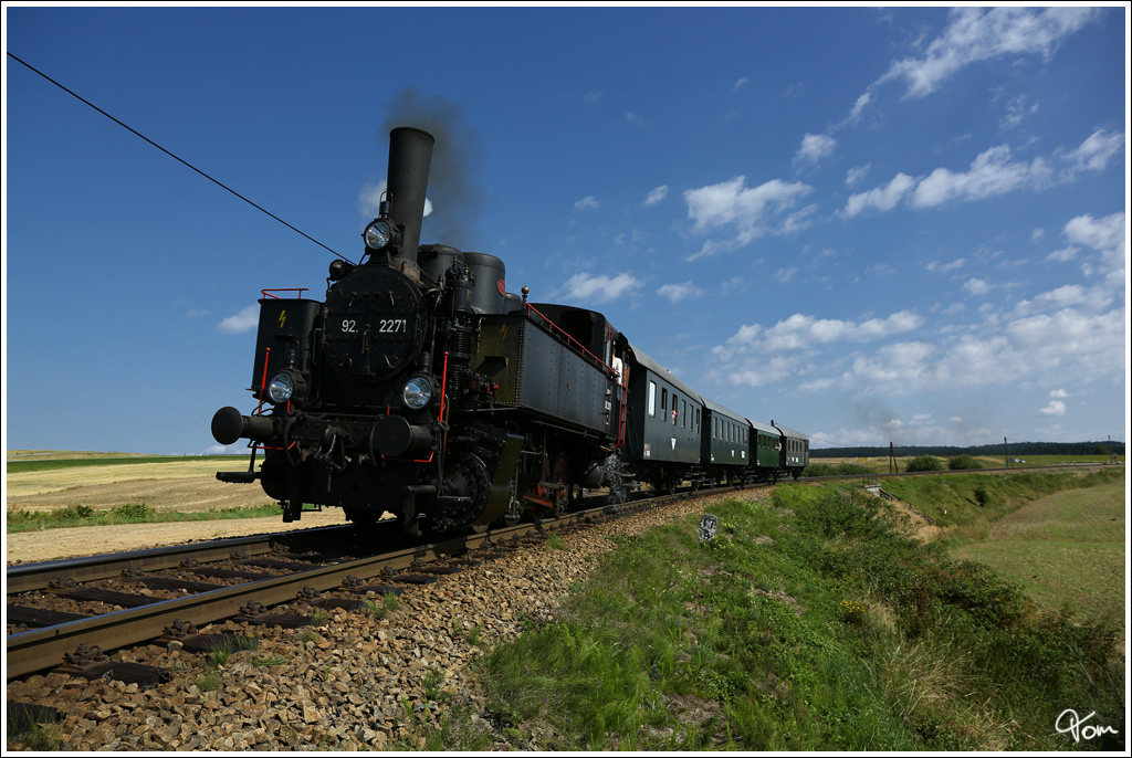  Mit dem Dampfzug zum Kruterfest  - Dampflok 92.2271 vom MLV, fhrt mit dem Morgenzug von Schwarzenau nach Zwettl. 
Gerotten 15.8.2013 