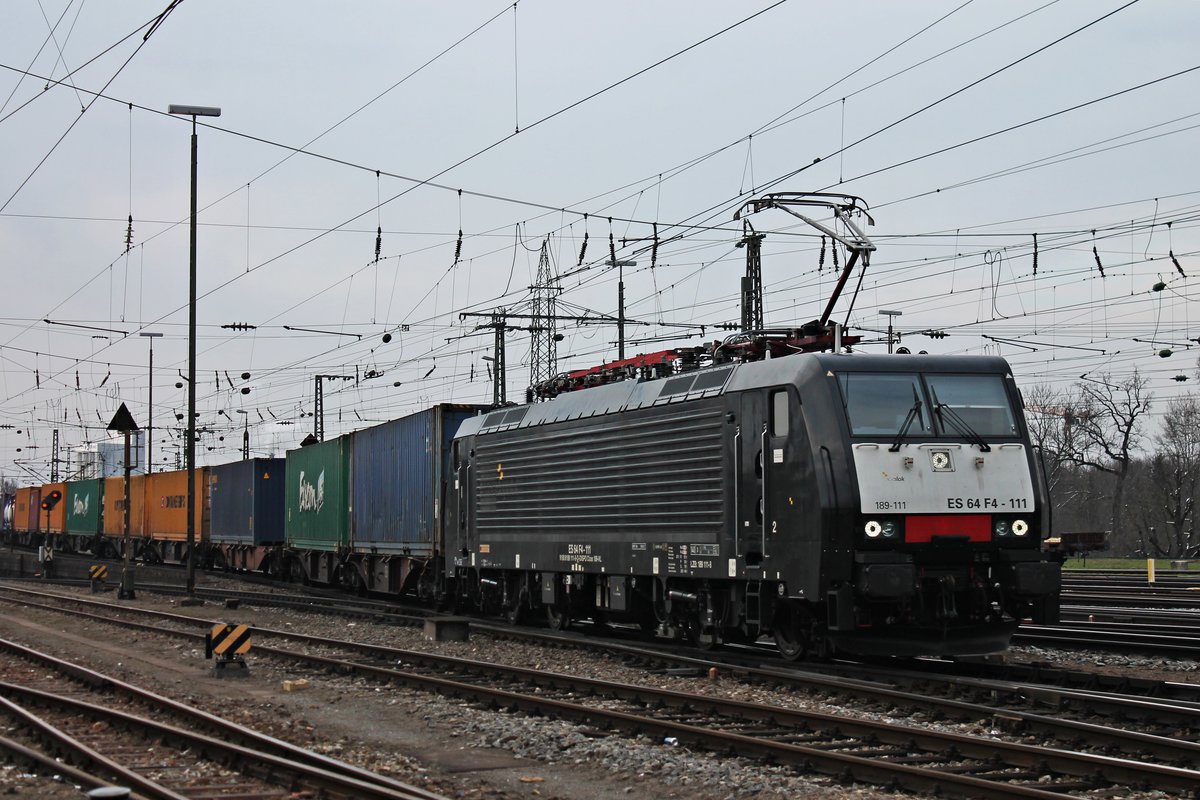 Mit dem DGS 40031 (Rotterdam Waalhaven - Melzo Scalo) fuhr am Nachmittag des 20.03.2018 die MRCE/SBBCI ES 64 F4-111 (189 111-8) durchs nördliche Vorfeld vom Badischen Bahnhof von Basel in Richtung Rangierbahnhof Muttenz.