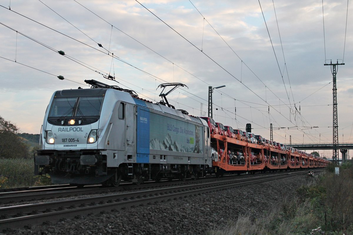 Mit dem DGS 47002 nach Lahr (Schwarzw.) fuhr am 19.10.2017 die Rpool/BLSC 187 005-4  BLS Cargo. Die Alpinisten.  nördlich von Müllheim (Baden) durchs Markgräflerland in Richtung Norden.