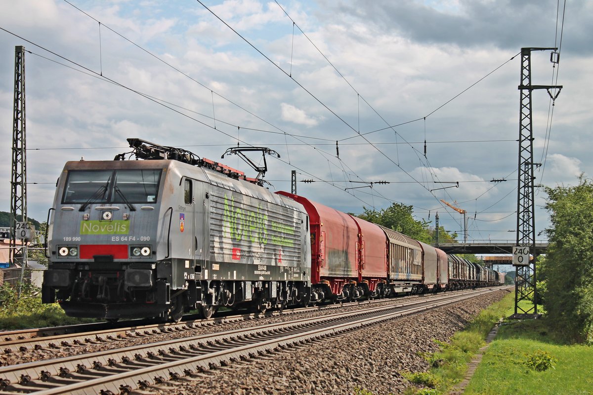 Mit dem DGS 48620 ( Sierre  - Muttenz - Göttingen Gbf) fuhr am Nachmittag des 12.08.2019 fuhr MRCE/SBBC ES 64 F4-090 (189 990-5)  Novelis/Göttingen  südlich vom Haltepunkt von Auggen durchs Rheintal in Richtung Norden.