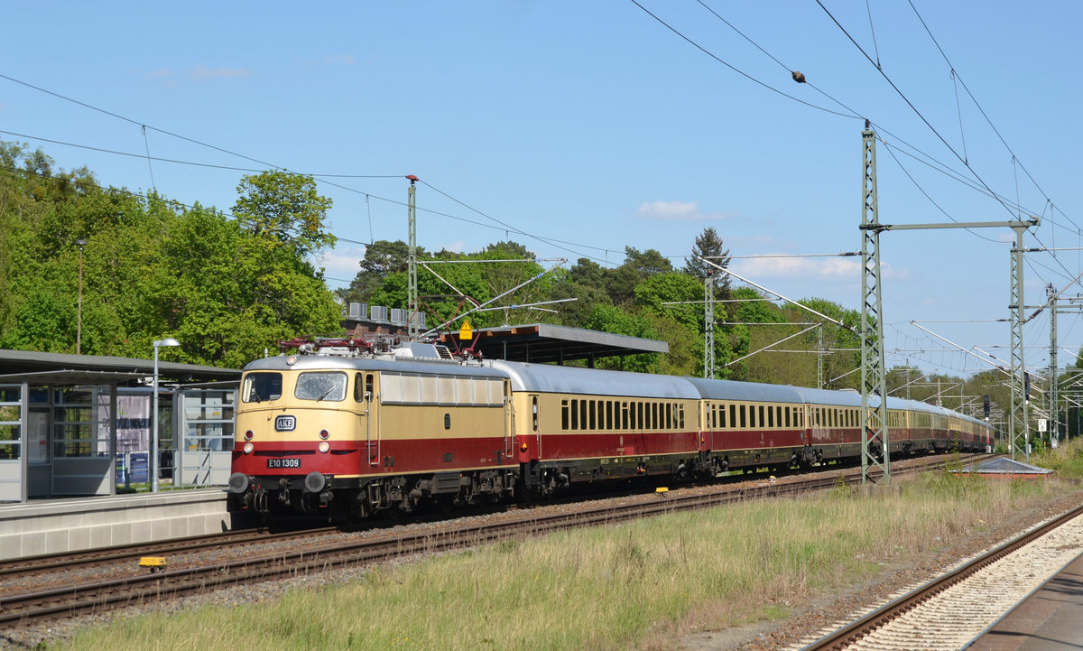 Mit dem dritten und letzten AKE-Sonderzug rollt 113 309 am 28.04.18 durch Griebnitzsee Richtung Potsdam.