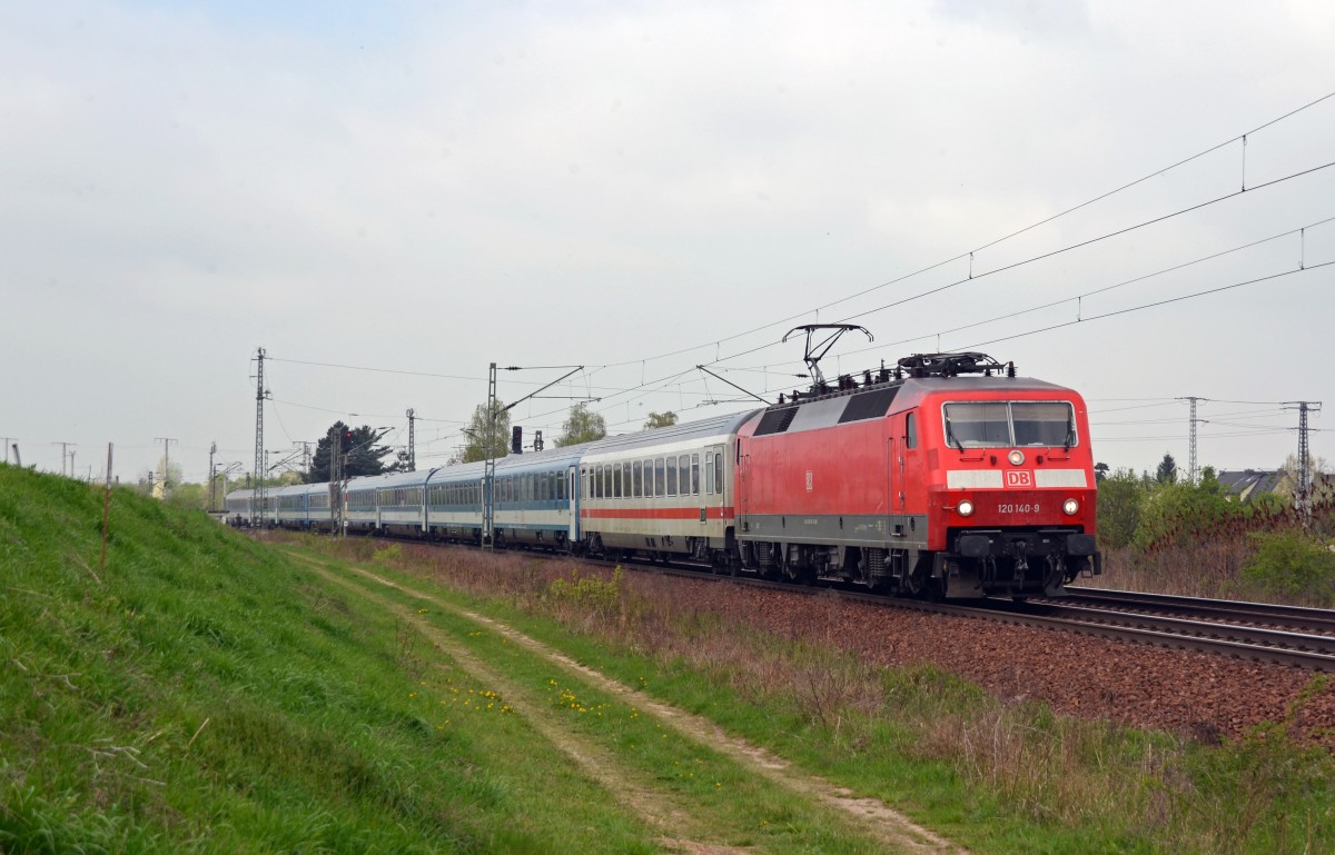 Mit dem EC 175 aus Hamburg passiert 120 140 am 12.04.14 Zeithain und wird ihren EC noch bis Dresden bringen wo sie ihn an eine tschechische Knödelpresse übergeben wird.