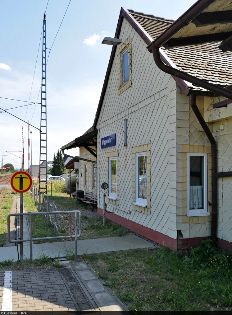 Mit dem Fahrrad von Kassel nach Halle (Saale) | Tag 3 Bernterode–Görsbach
Strecken-km: 111,5

Die Blockstelle an Gleis 1 in Wipperdorf. Hier ist die (Reichs-)Bahn-Welt noch in Ordnung.

🕓 17.8.2022 | 13:19 Uhr