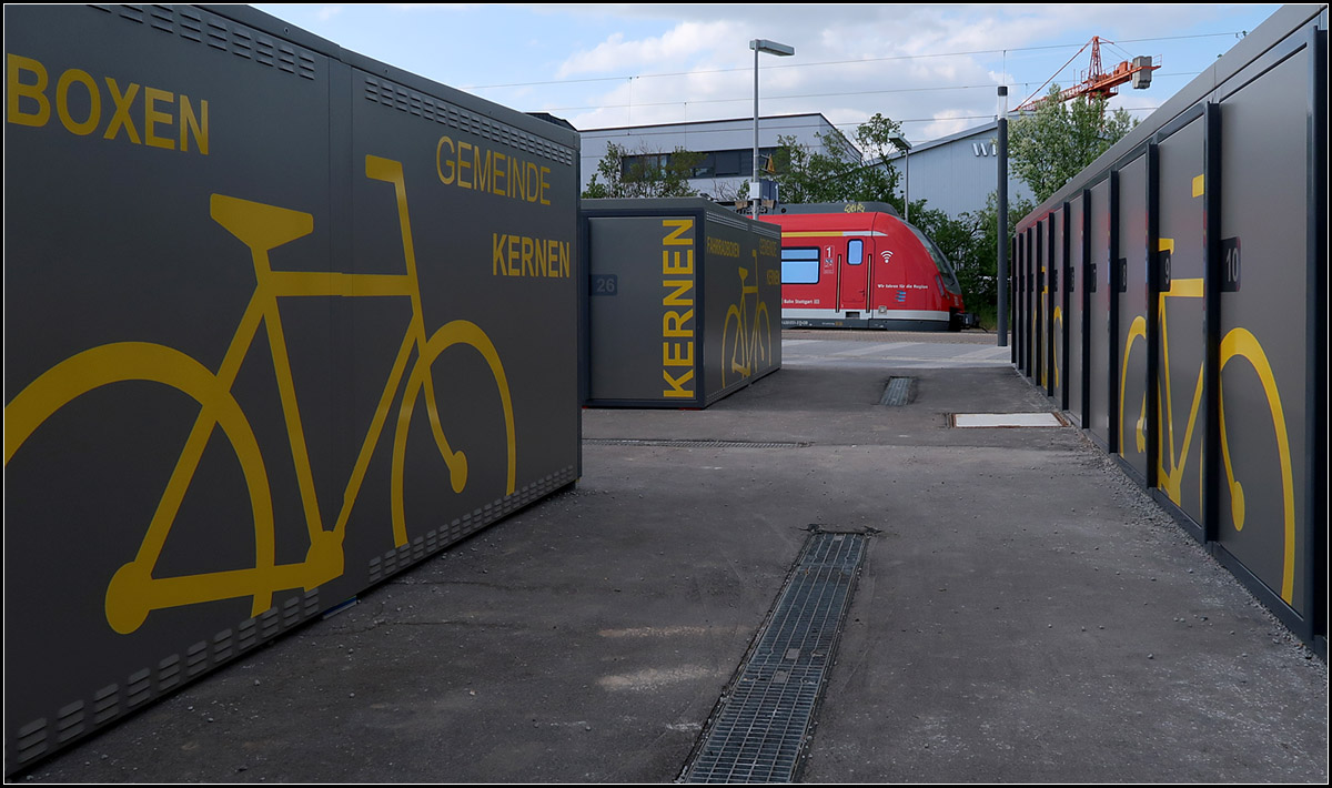 Mit dem Fahrrad zum Zug -

Seit kurzem gibt es an der S-Bahnstation in Rommelshausen Fahrradboxen. So kann man jetzt auch hier sein Velo sicher unterbringen.

18.04.2020 (M)