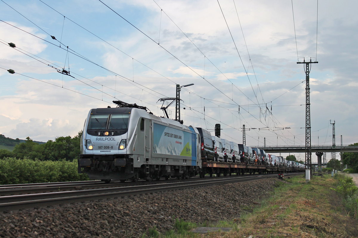 Mit dem  FIAT -Autozug DGS 47006 nach Lahr (Schwarzw.) fuhr am Nachmittag des 22.05.2018 die Rpool/BLSC 187 008-8  Spitze seit einem Jahr - bls cargo  durch die Überholgleise von Müllheimk (Baden) über die Rheintalbahn in Richtung Freiburg (Breisgau).