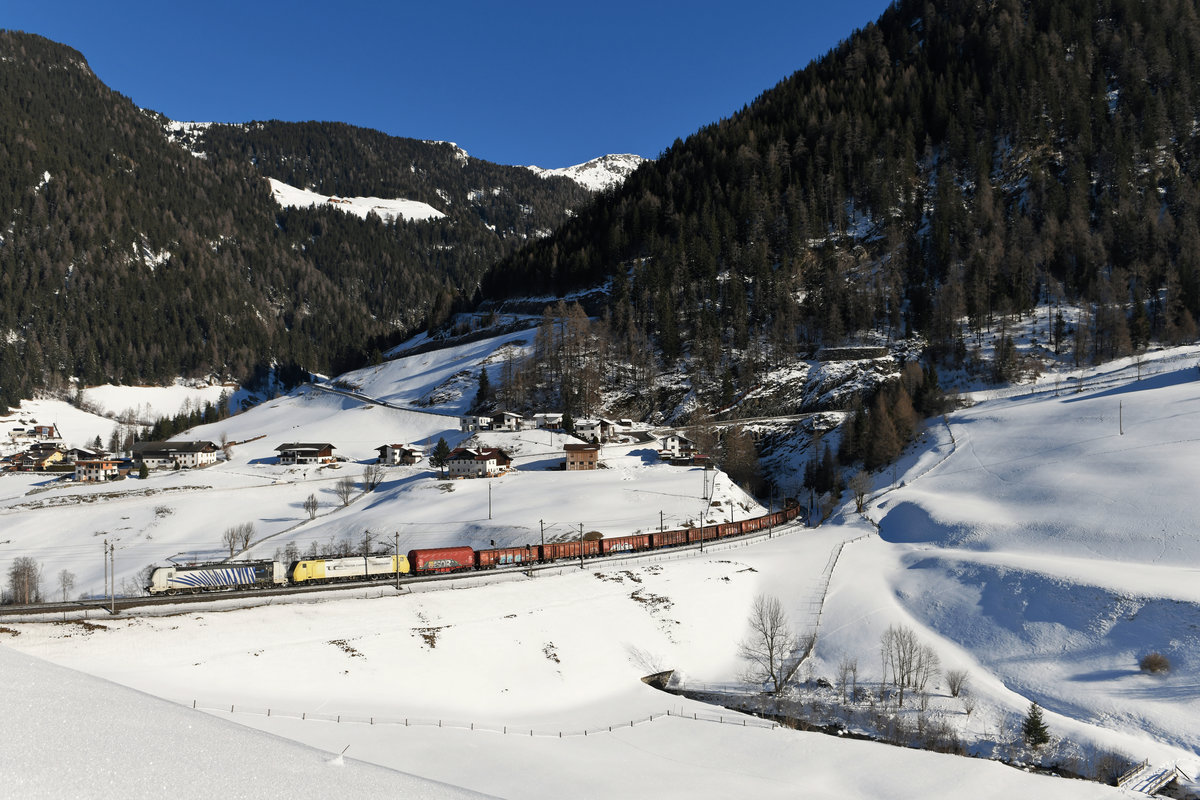 Mit dem GAG 44121 waren am 08. Februar 2020 die 193 770 und 189 902 zum Brenner unterwegs, als ich sie im verschneiten Valsertal bei Sankt Jodok fotografieren konnte.