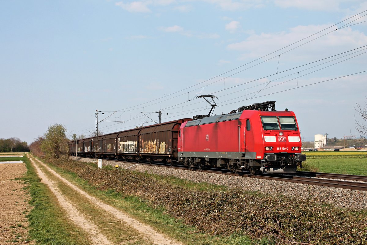Mit dem GK 49057 (Offenburg Gbf - Buchs SG) fuhr am Nachmittag des 09.04.2020 die 185 130-2 südlich von Buggingen über die KBS 702 durchs Markgräflerland in Richtung Schweizer Grenze.