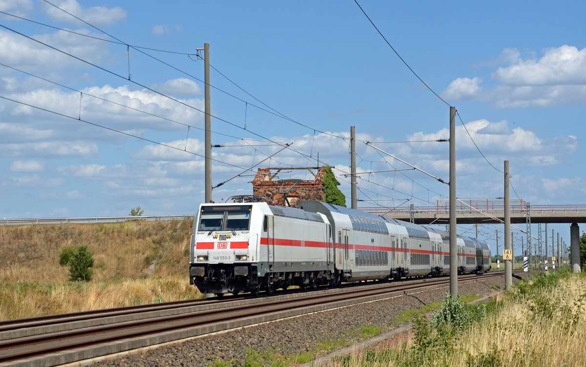 Mit dem IC 2037 nach Leipzig rollte 146 553 am 11.08.19 durch Brehna Richtung Halle(S).