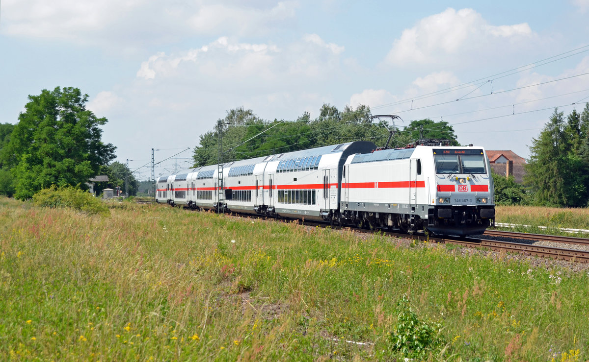 Mit dem IC 2441 nach Dresden rollte 146 567 umleitungsbedingt am 08.07.17 durch Jütrichau Richtung Roßlau.