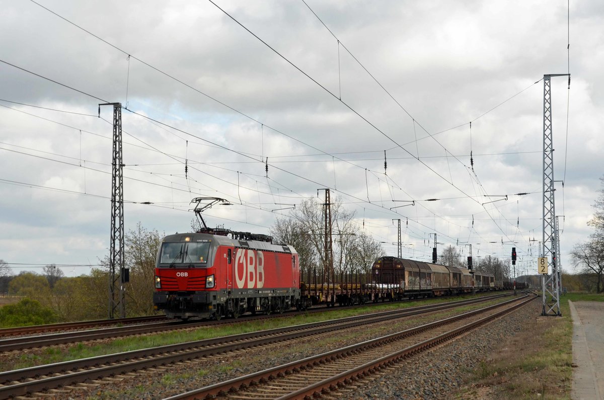 Mit dem Langschienenzug aus Wien rollt 1293 028 der ÖBB am 13.04.21 durch Saarmud Richtung Potsdam. Ziel ist der Rostocker Seehafen. Gruß zurück!