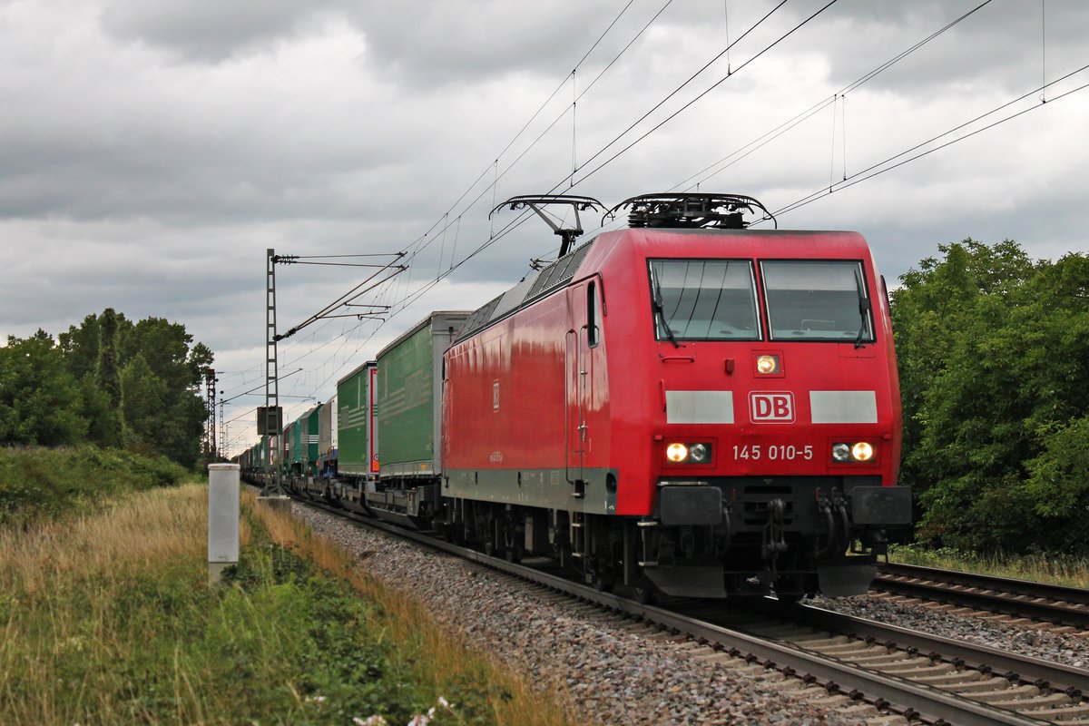 Mit dem  Lannutti -KLV (Charleroi Dry Port - Torino Orbassano) war am 27.07.2017 die 145 010-5 unterwegs in Richtung Schweiz, als sie bei Buggingen nur noch wenige Kilometer vor sich hatte.