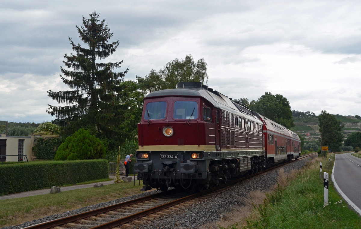 Mit dem letzten Pendelzug von Naumburg nach Karsdorf erreicht 132 334 am 20.08.16 Balgstädt.