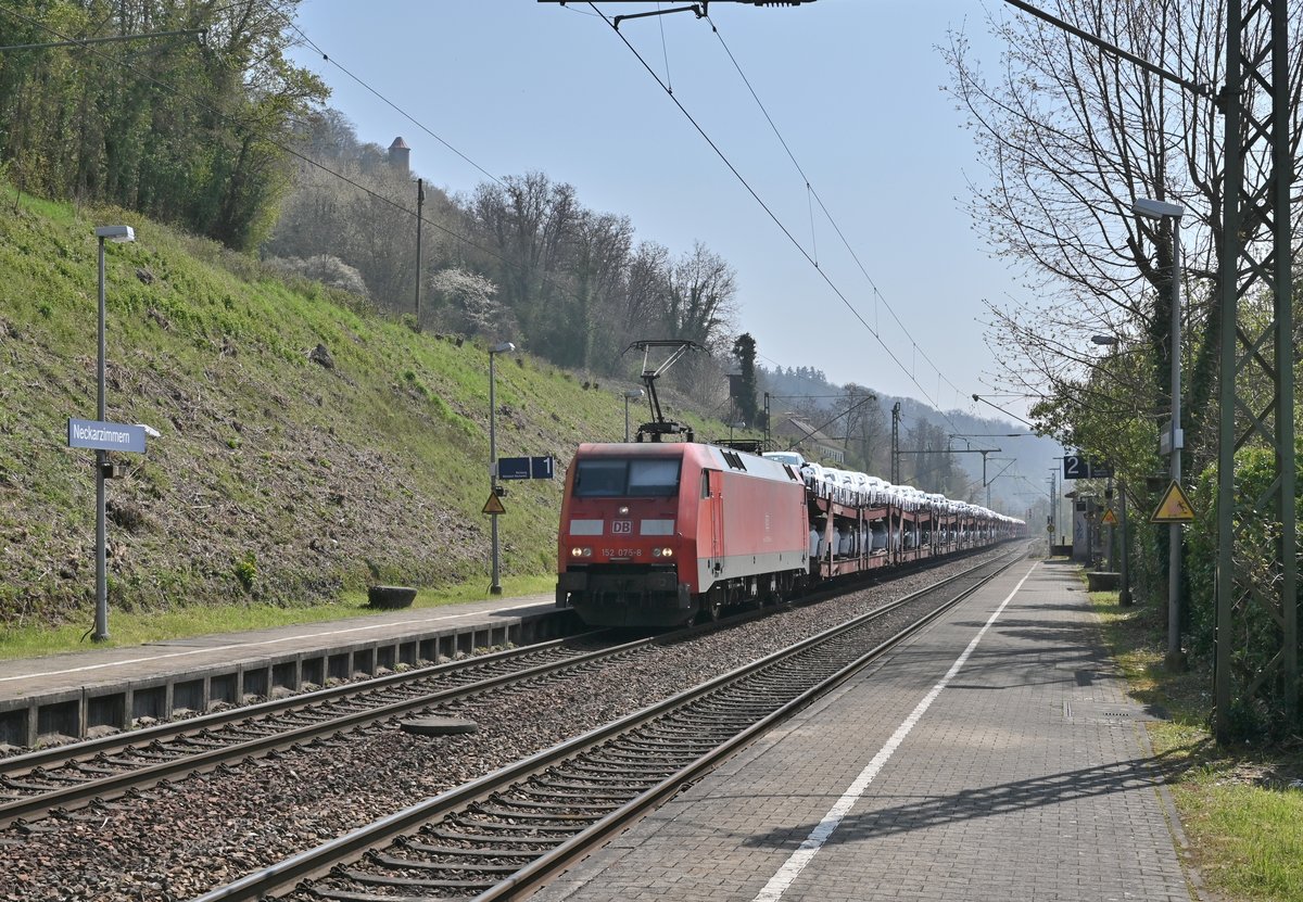 Mit dem Millionenzug kommt am heutigen Mittag die 152 075-8 durch Neckarzimmern gen Heidelberg gefahren. 20.4.2021