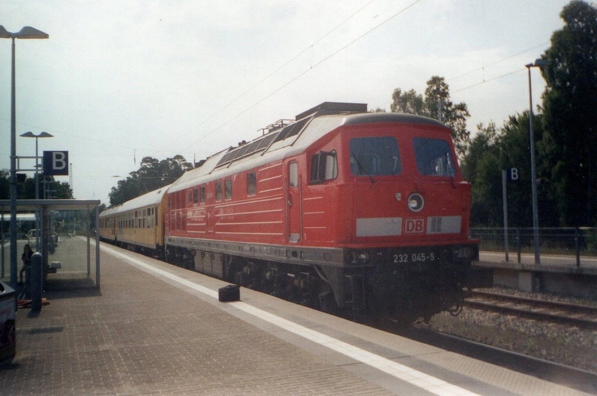 Mit dem Oberbaumesszug verschlug es 232 045 im September 2001 nach Binz.