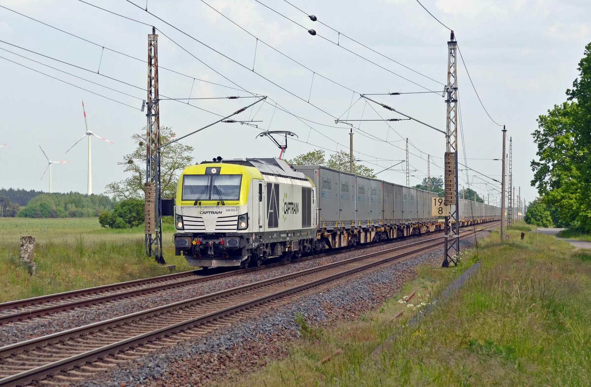 Mit dem Smartrail-KV war 248 032 der Captrain am 21.05.23 unterwegs von Dresden-Friedrichstadt kommend. Hier passiert der Smartron Wittenberg-Labetz Richtung Dessau. 