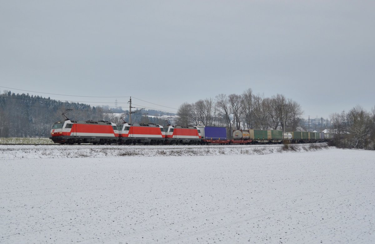Mit dem sonntägigen Wenzelzug sind am 16.12.2018 1014 003 + 1014 010 +1014 004
bei Wartberg an der Krems zu sehen gewesen!