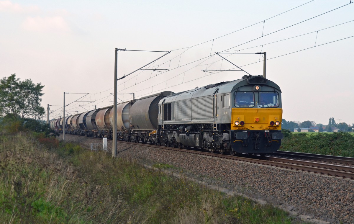 Mit dem sonntäglichen Quarzsandzug von Bitterfeld über Leipzig nach Torgau war 266 105 am 05.10.14 in Zschortau unterwegs.