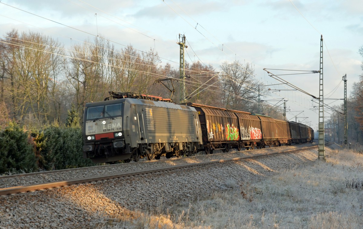 Mit dem TX-Papierzug aus Rostock nach Italien passiert 189 936 am 09.12.14 Burgkemnitz in Fahrtrichtung Bitterfeld.