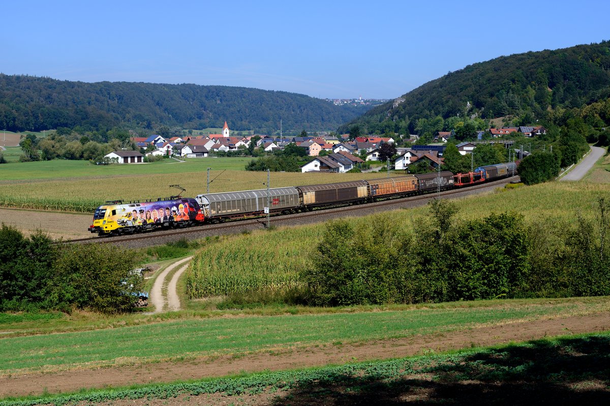 Mit dem umgeleiteten EZ 44962 nach Nürnberg Rangierbahnhof ließ sich am 08. September 2016 der ÖAMTC Taurus 1116.153 im Altmühltal blicken, hier aufgenommen bei Breitenfurt.