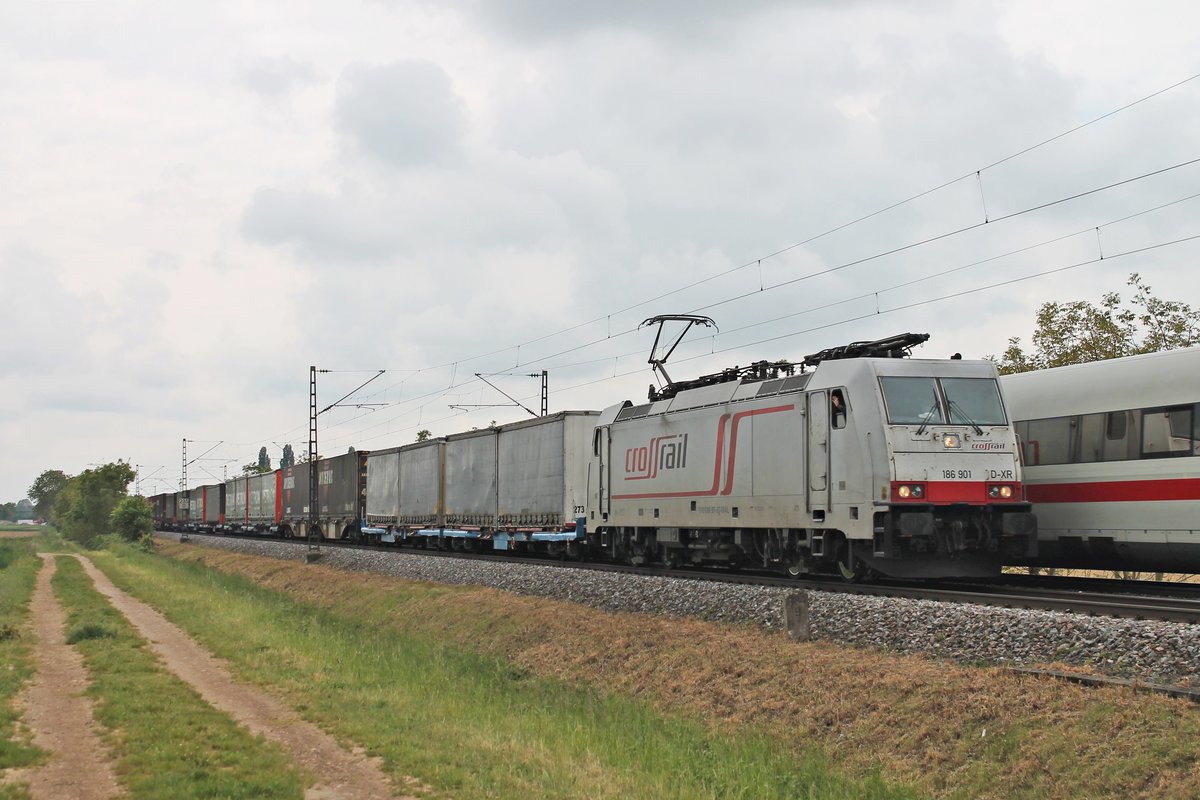 Mit dem  WETRON/Jan de Rijk -Containerzug (Melzo Scalo - Wanne Eikel) fuhr am Mittag des 19.05.2019 die Maquarie/XRAIL/TXL 186 901 bei Hügelheim über die KBS 703 durchs Rheintal in Richtung Freiburg (Breisgau).