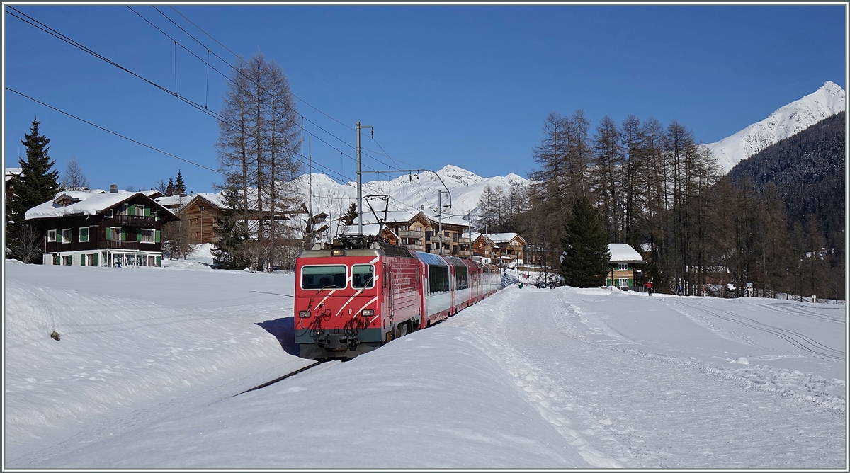 Mit deutlich weniger Zoom, nochmals der Glacier Express 903 bei Münster.
20. Feb. 2014