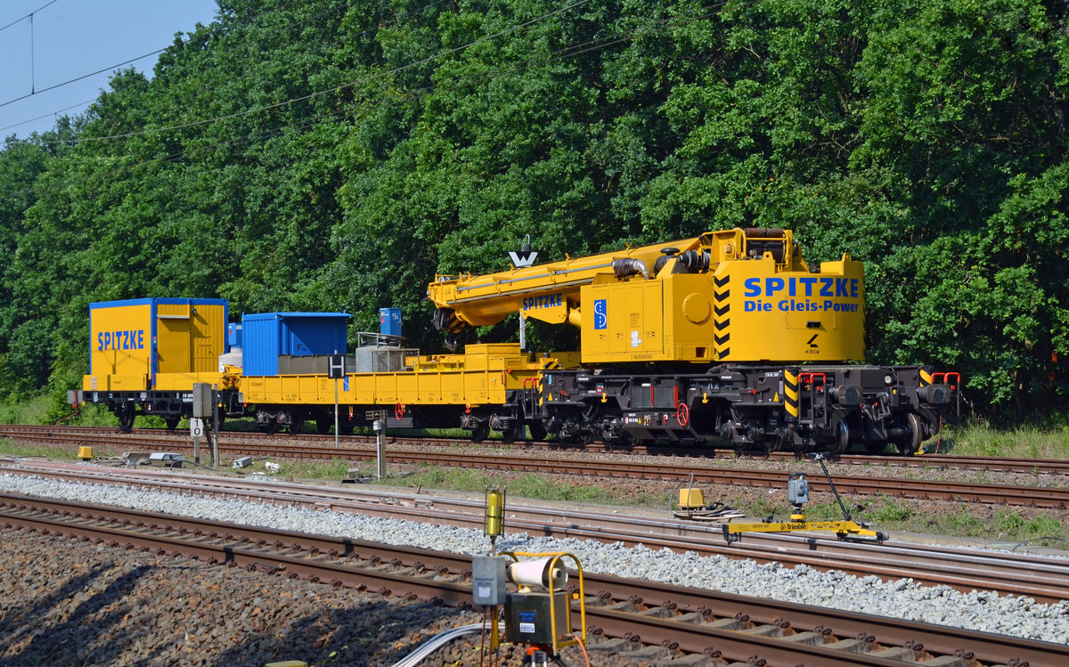 Mit diesem Kran wurde in der Nacht vom 04.06. zum 05.06.16 die Weiche in Burgkemnitz ausgetauscht.