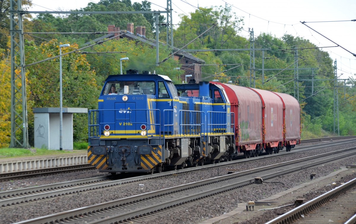 Mit drei Schiebeplanenwagen am Haken rollten 275 102 und 276 006 der MWB am 14.10.14 durch Niederndodeleben Richtung Braunschweig.