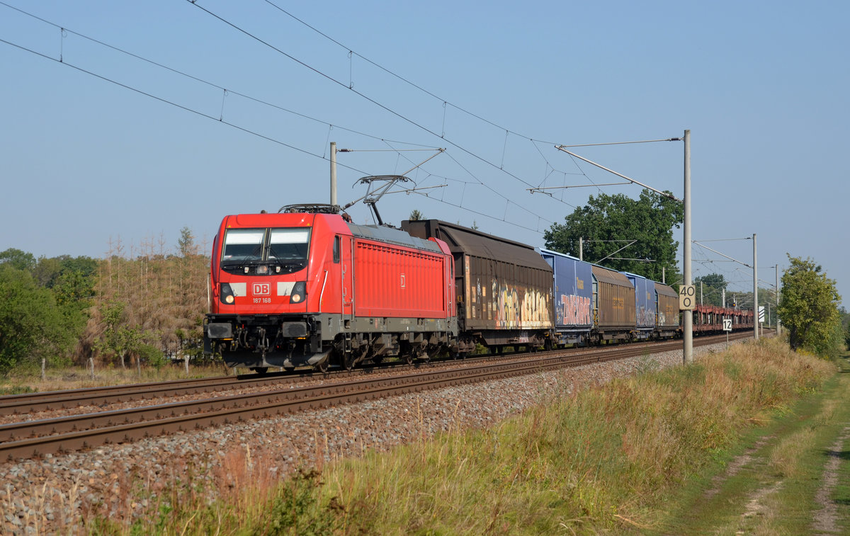 Mit einem Autologistiker rollte 187 168 am 31.08.19 durch Jeßnitz Richtung Bitterfeld.