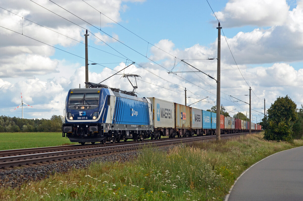 Mit einem Containerzug am Haken rollte 388 017 am 14.09.25 durch Wittenberg-Labetz Richtung Dessau.