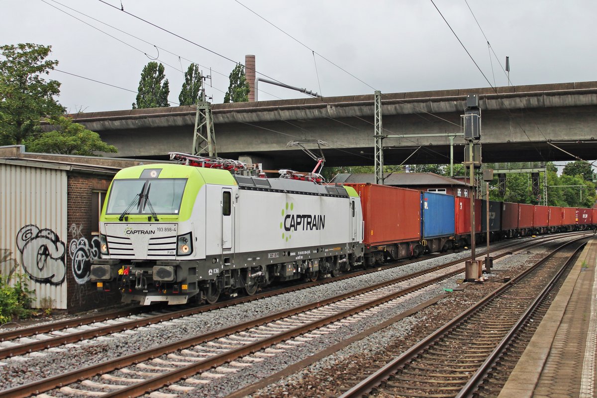 Mit einem Containerzug aus dem Hamburger Hafen fuhr am Nachmittag des 06.07.2019 die CTD/ITL 193 898-4  Falk  durch den Bahnhof von Hamburg Harburg in Richtung Rangierbahnhof Maschen.