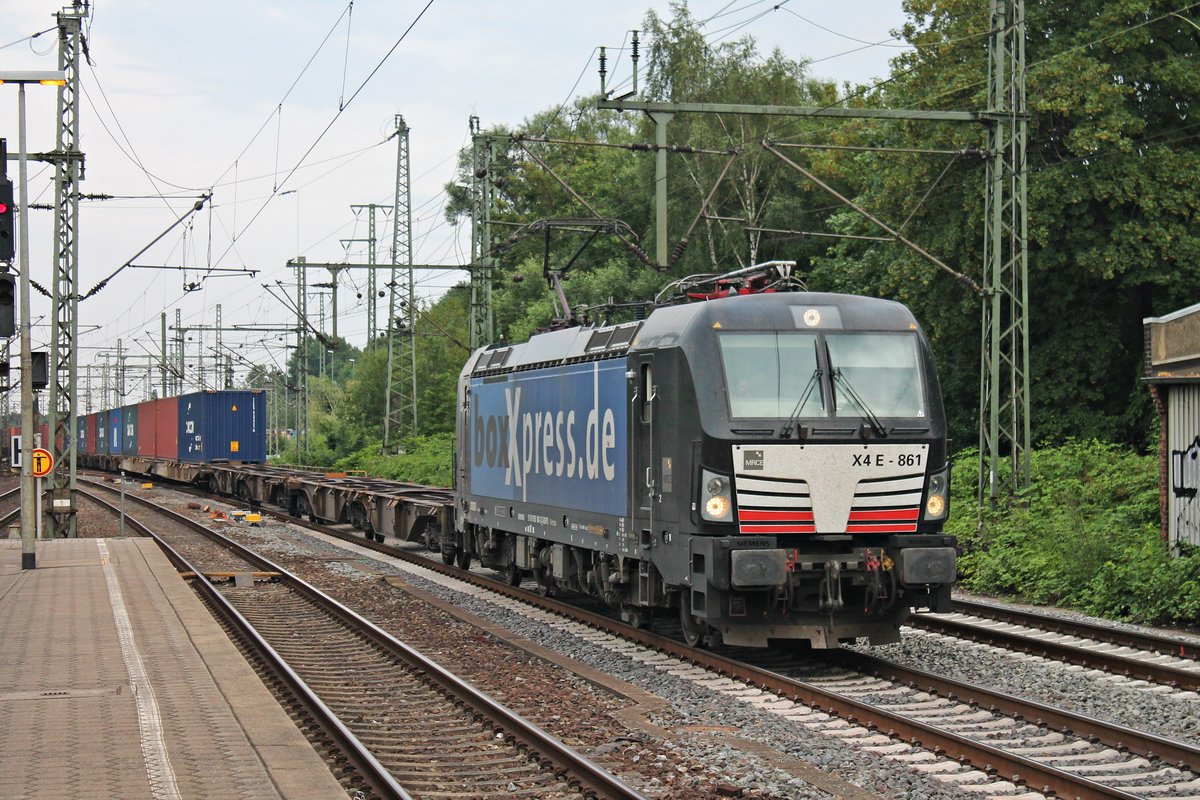 Mit einem Containerzug in den Hamburger Hafen fuhr am Abend des 18.07.2019 die MRCE/BOXX X4 E-861 (193 861-2) durch den Bahnhof von Hamburg Harburg in Richtung Ziel, welches nur nochg wenige Kiloemter entfernt ist.