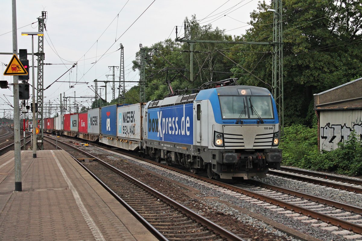 Mit einem Containerzug nach Hamburg Waltershof fuhr am Abend des 18.07.2019 die 193 840  boxXpress.de  aus Richtung Richtung Rangierbahnhof Maschen kommend durch den Bahnhof von Hamburg Harburg gen Hafen.