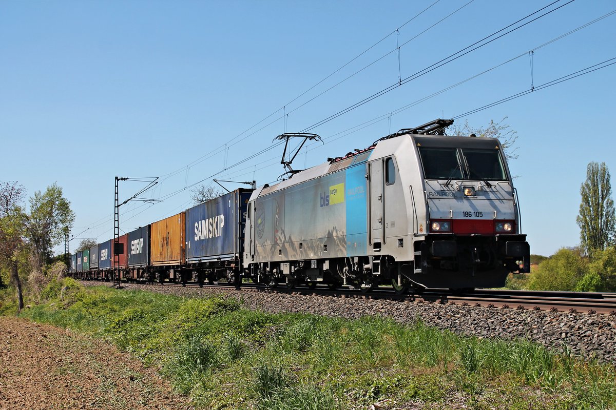 Mit einem Containerzug nach Rotterdam Waalhaven fuhr am 05.05.2016 die Railpool/BLSC 186 105  1 Locomotive / 4 Countries  bei Scherzingen auf der Rheintalbahn in Richtung Freiburg (Breisgau).