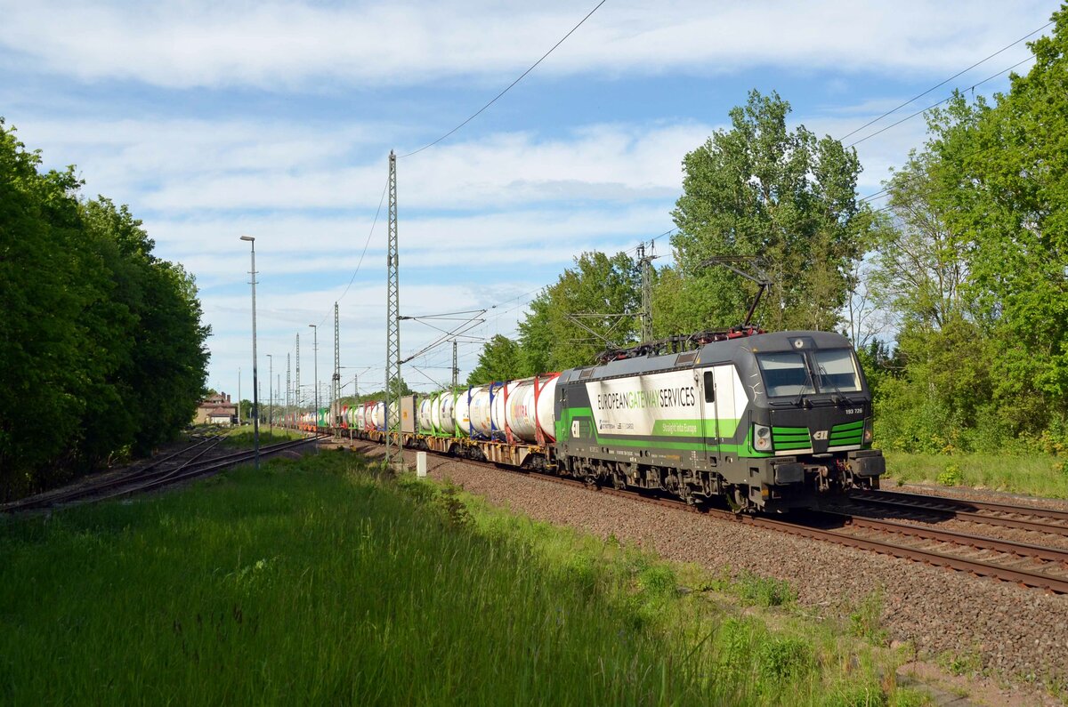 Mit einem Containerzug rollte 193 726der ELL am 24.05.21 für die RTB durch Muldenstein Richtung Bitterfeld.
