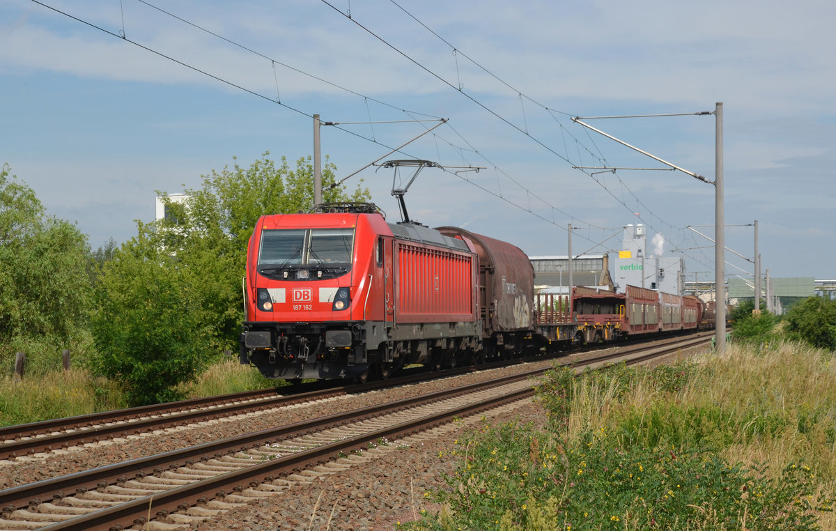 Mit einem gemischten Güterzug fuhr 187 162 am 20.06.19 durch Greppin Richtung Bitterfeld.